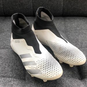 Adidas Predator Soccer Cleats. Excellent Condition. Mens size 7.5 Womens 6.